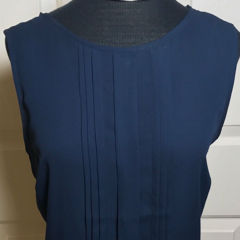 Women's forever21  Sleeveless Top Size Small Navy